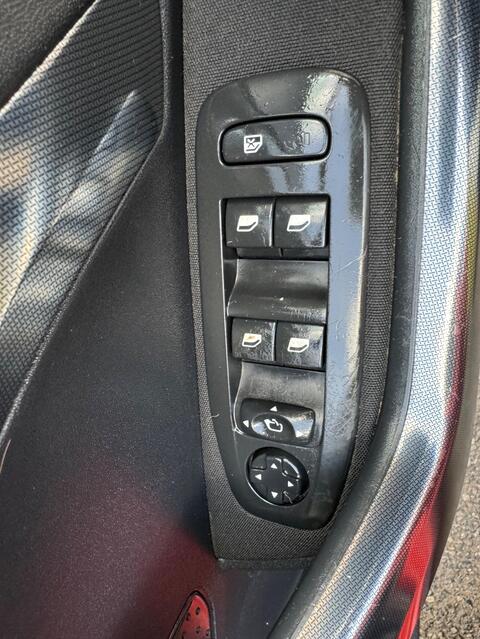 Peugeot 2008 view 17