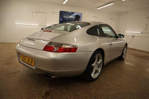 Porsche 911 view 5