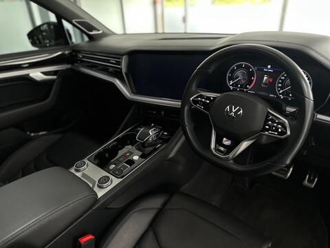 Volkswagen Touareg view 17