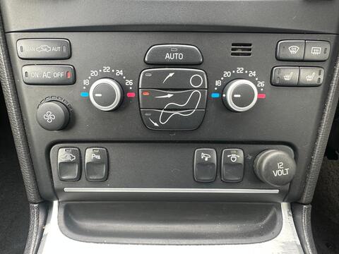 Volvo XC90 view 18