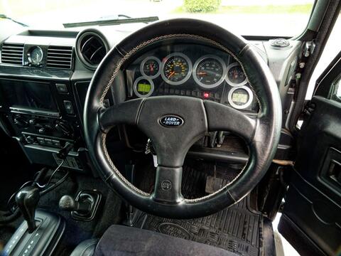 Land Rover Defender view 38