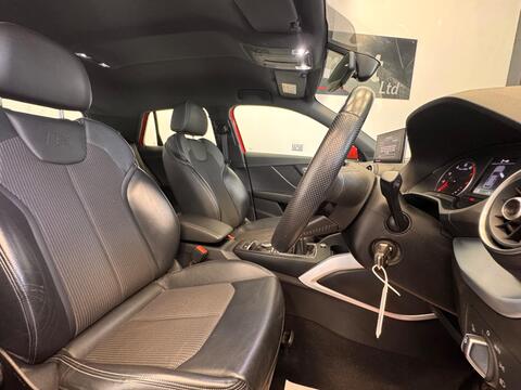 Audi Q2 view 18