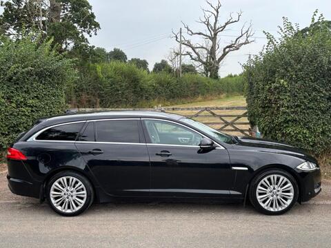 Jaguar XF view 3