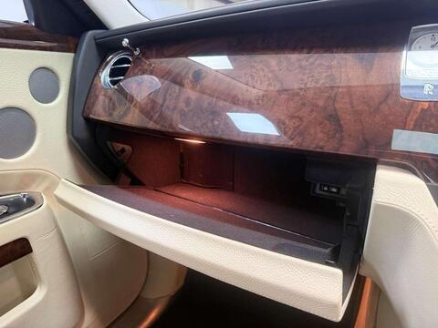 Rolls-Royce Ghost view 38