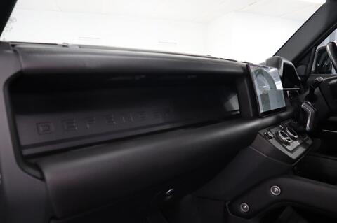 Land Rover Defender view 30
