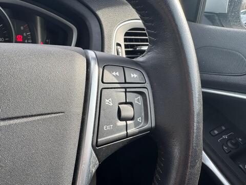 Volvo V40 Cross Country view 21
