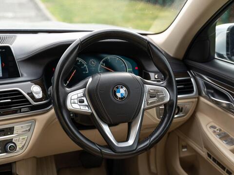 BMW 7 Series view 12