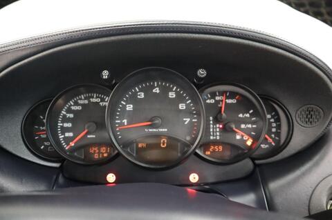Porsche 911 view 18
