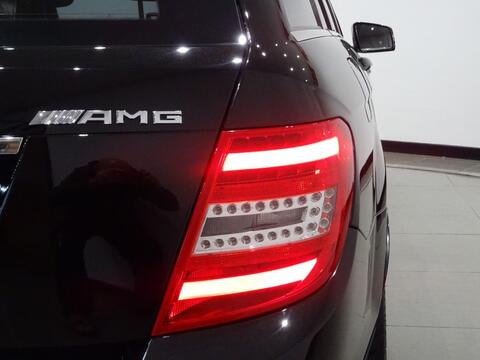 Mercedes-Benz C-Class view 32