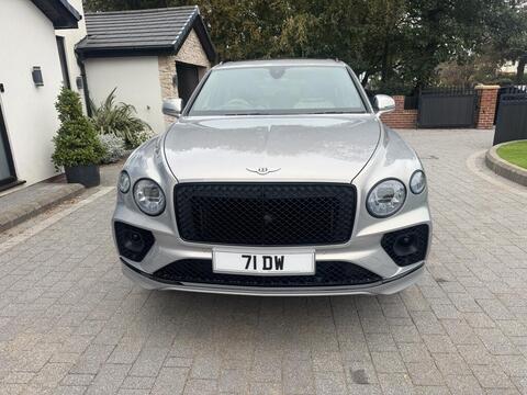 Bentley Bentayga view 3