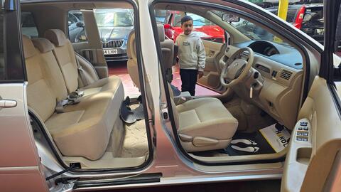 Toyota Raum view 21