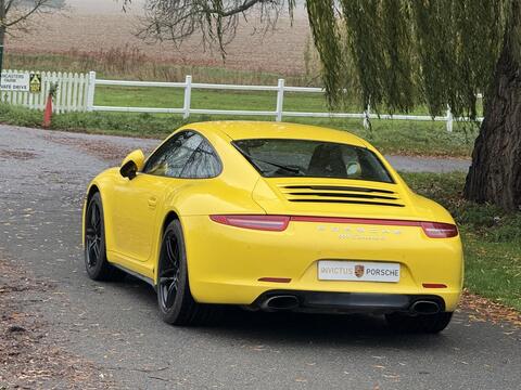 Porsche 911 view 6