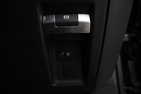 Land Rover Defender view 35