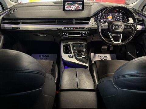 Audi Q7 view 11