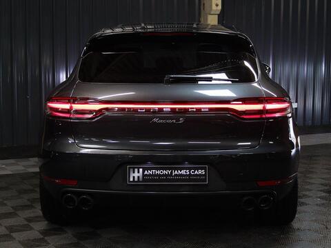 Porsche Macan view 12