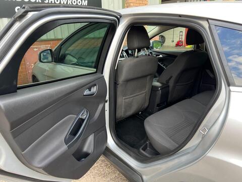 Ford Focus view 14