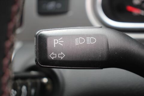 Audi Q7 view 18