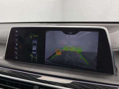 BMW 7 Series view 23