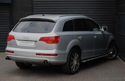 Audi Q7 view 9