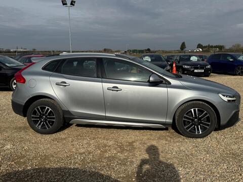 Volvo V40 Cross Country view 5