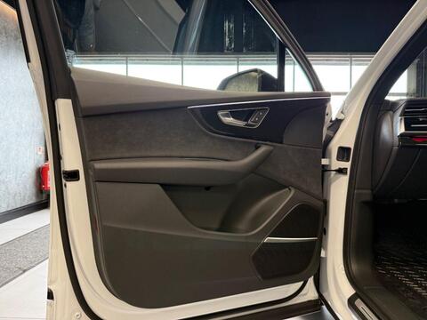 Audi SQ7 view 44