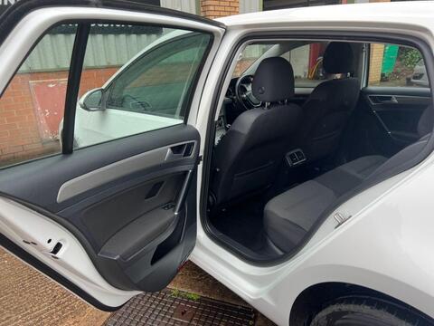 Volkswagen Golf view 14