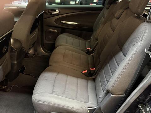 Ford Galaxy view 35