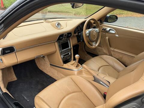 Porsche 911 view 21