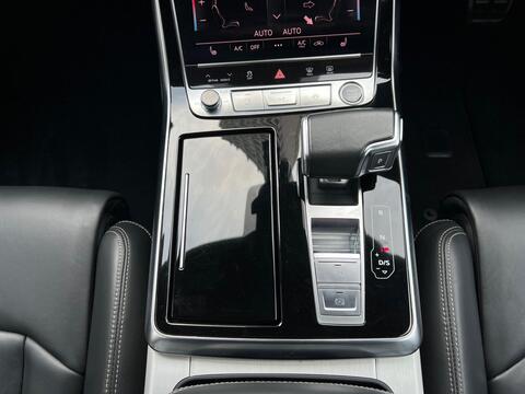 Audi Q8 view 36