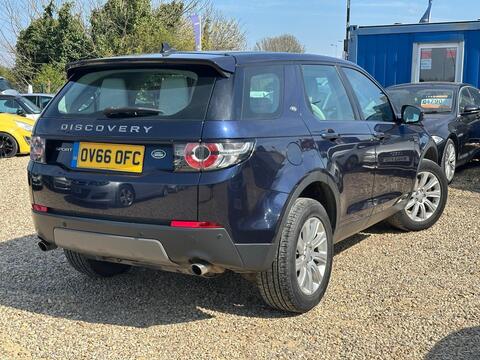 Land Rover Discovery Sport view 3