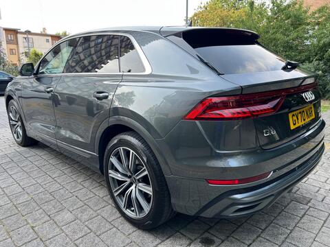 Audi Q8 view 12