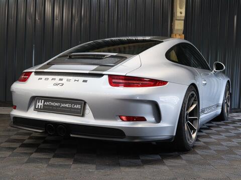 Porsche 911 view 60