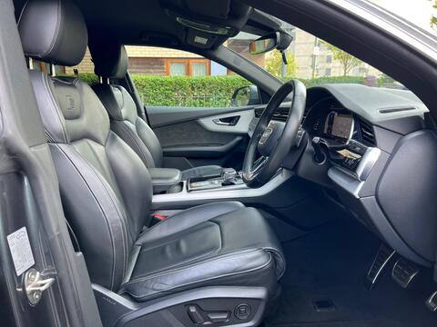 Audi Q8 view 14