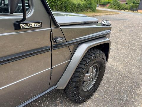 Mercedes-Benz G-Class view 27