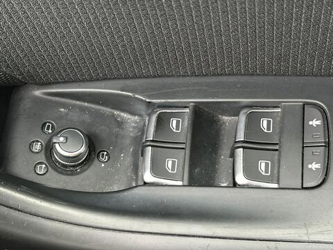 Audi Q3 view 23