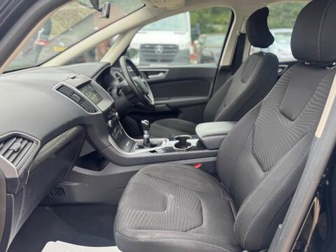 Ford S-Max view 8