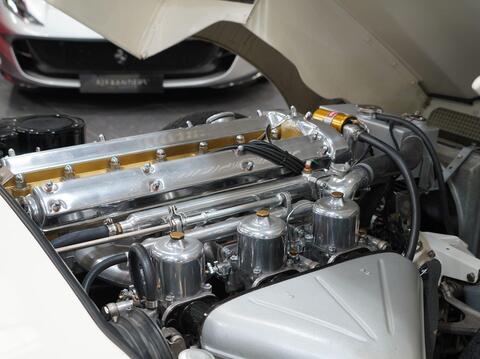 Jaguar E-Type view 39