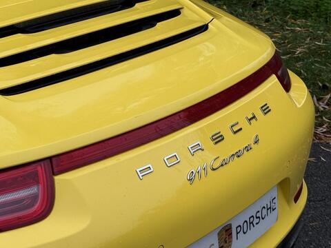 Porsche 911 view 67