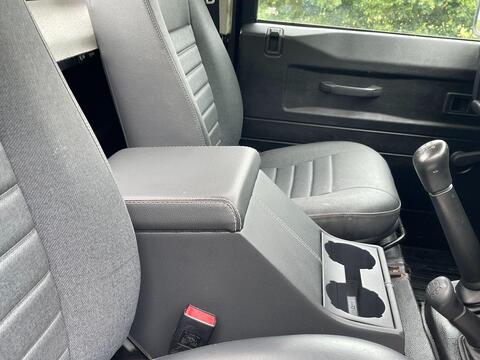 Land Rover Defender view 31