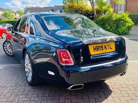 Rolls-Royce Phantom view 5