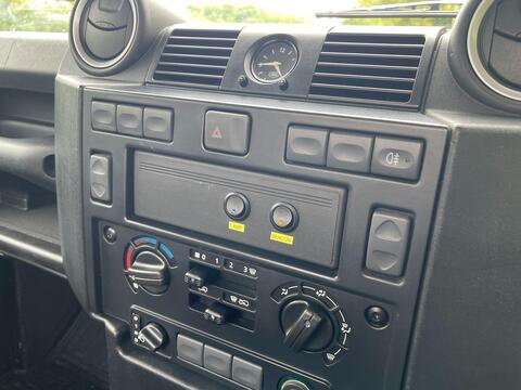 Land Rover Defender view 22