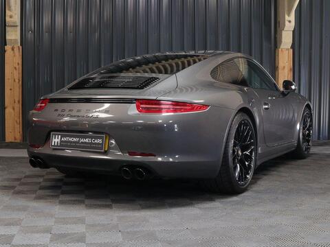 Porsche 911 view 32