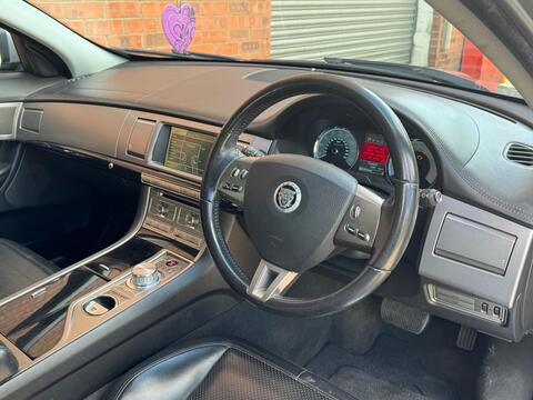 Jaguar XF view 9