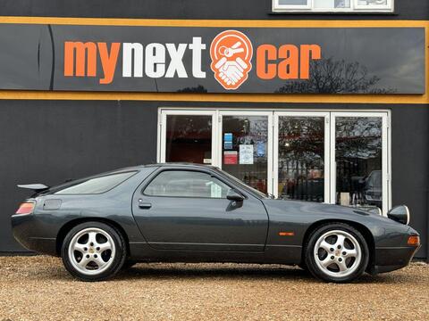 Porsche 928 view 11