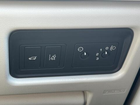 Land Rover Discovery Sport view 29