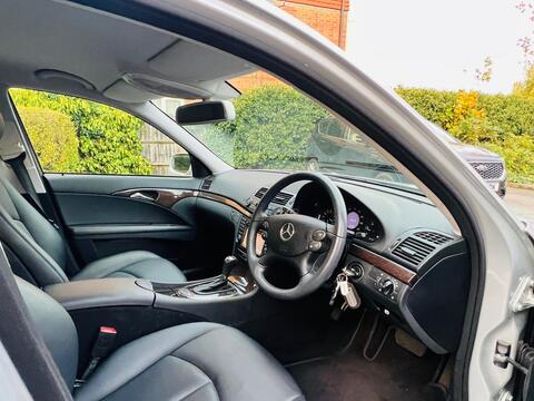 Mercedes-Benz E Class view 26