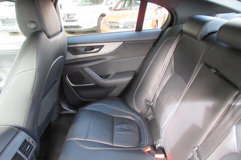 Jaguar Xe view 54
