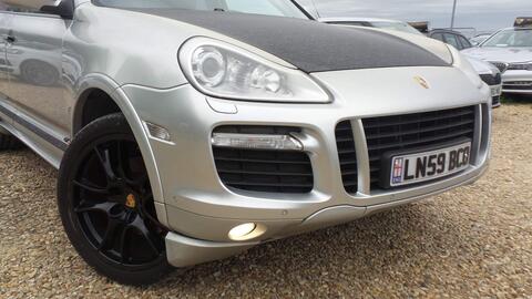 Porsche Cayenne view 36