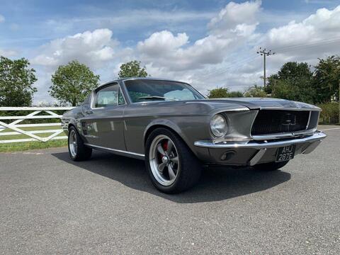 Ford Mustang view 3