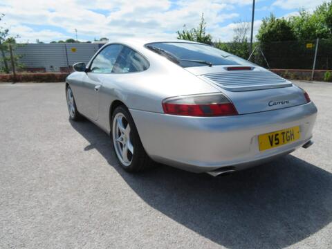 Porsche 911 view 6